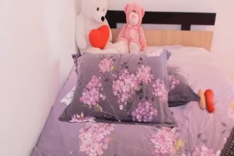 tranny On Her Flirty Way Of Jerking