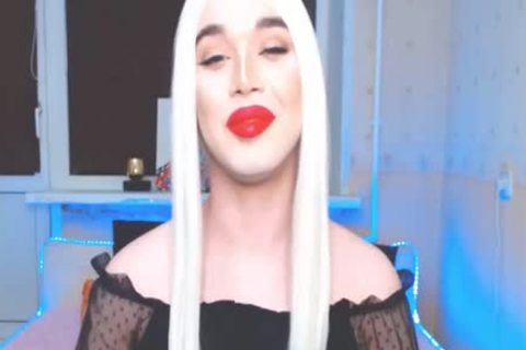 Wonder tgirl petite marangos massive penis